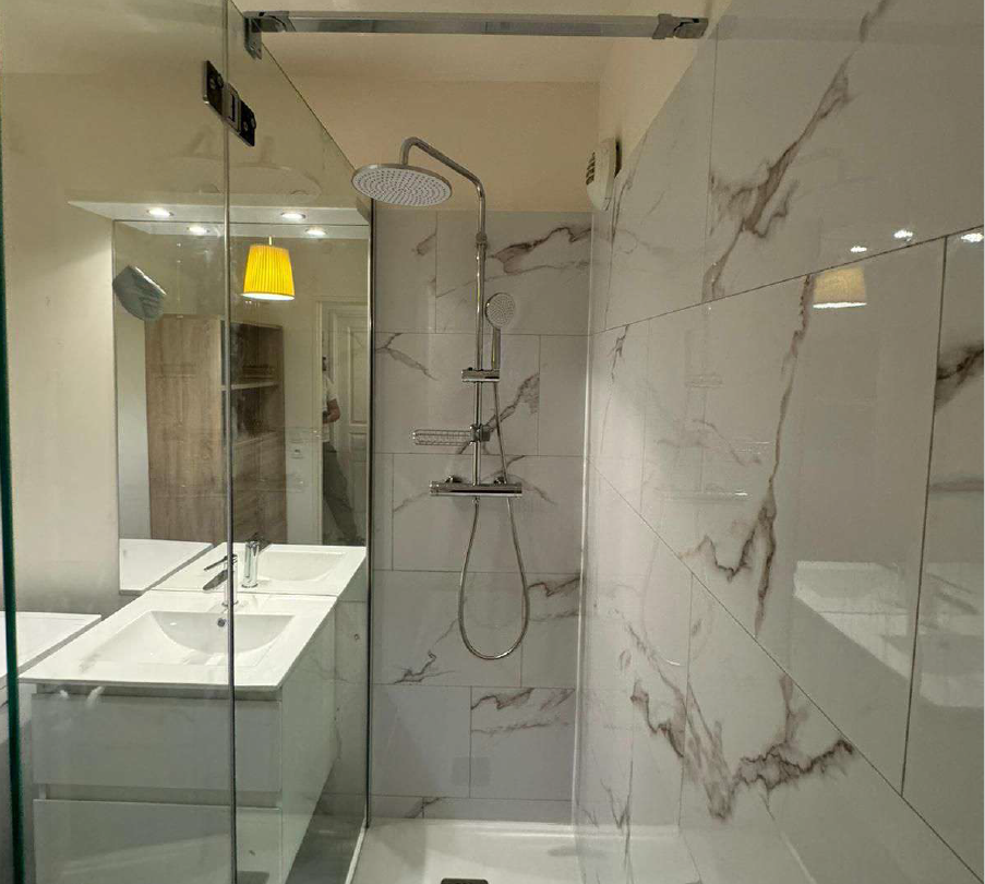 Chantier (91) — Salle de bain marbre & douche italienne — après